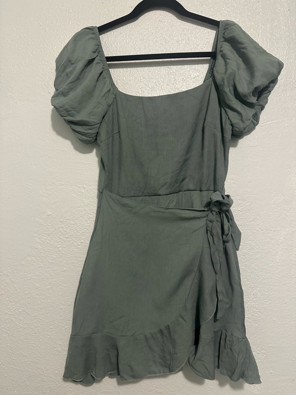 Trixxi Women’s Sage Puff-Sleeve Wrap Dress Size Medium
